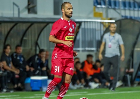 "Zirə"nin iki futbolçusu "Kəpəz"lə oyunda meydandan qovulub